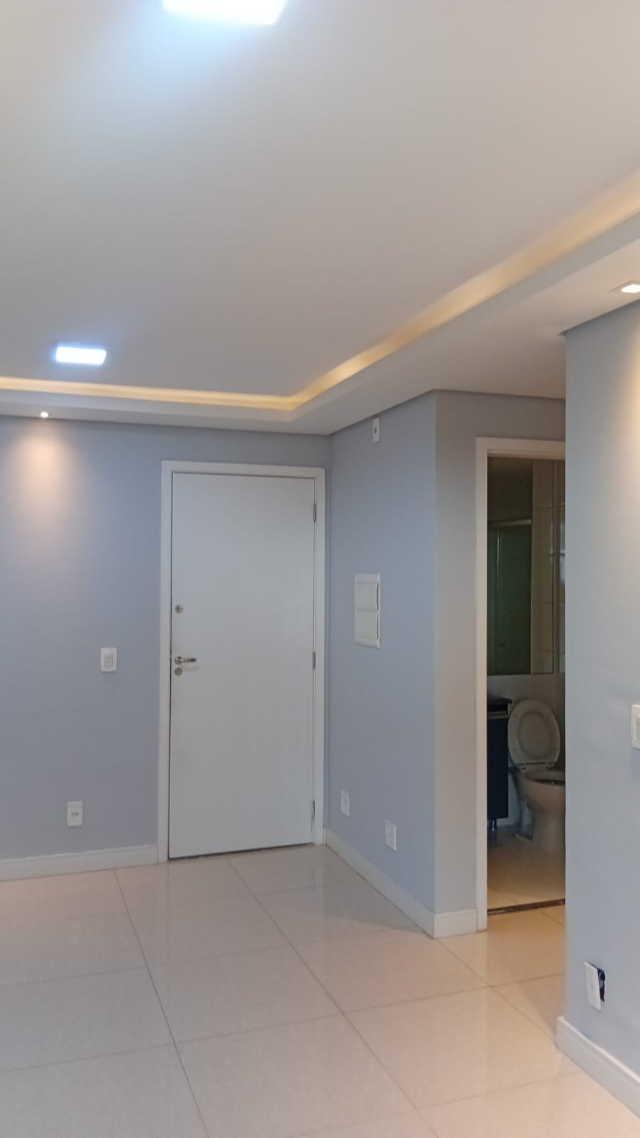 Forro de gesso com iluminação indireta quente e acabamento premium Projetart.
